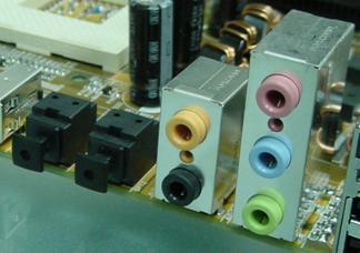 Anschl�sse f�r Boxen und SPDIF