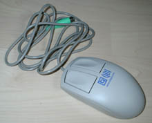 Logitech Maus mit QDI-Emblem