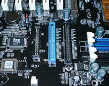 IDE- und Floppy-Stecker ECS K7S5A