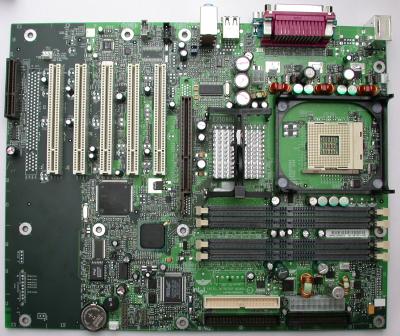 Intel D850EMV2 - bis auf den Chipsatz identisch mit dem Vorgänger D850MV