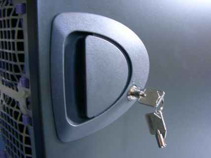 Abschließbare Seitentür am CS-601