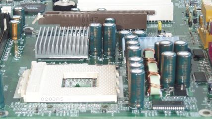 Rund um den Sockel des EPoX 8K3A+