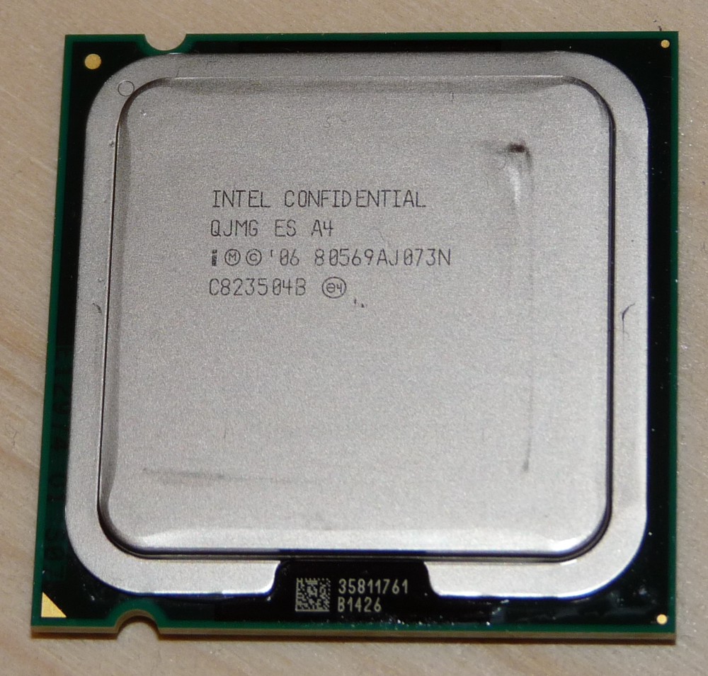 Intel fails. Интел квад 9550. Core 2 Quad q9550s. Pentium Core 2 Quad q9550. Процессор Intel Core 2 Quad q9550 без крышки.