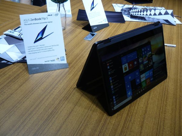 ASUS Zenbook Flip S Tisch