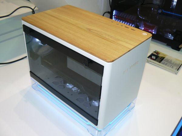 In Win Gaming Cube A1 Fenster