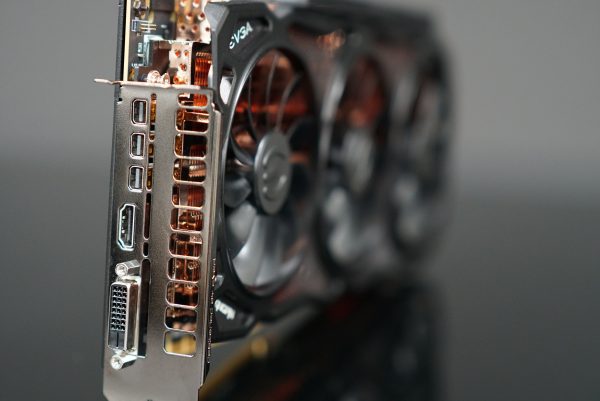 EVGA GeForce GTX 1080 Ti KINGPIN connectors