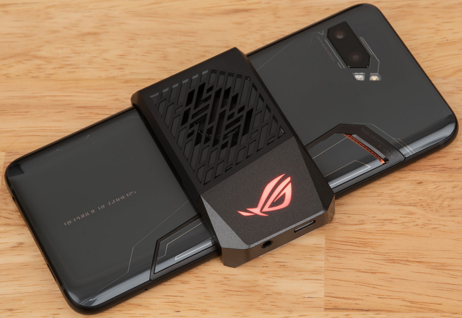  ASUS  ROG  Phone  II Gaming  Handy ist offiziell Hartware