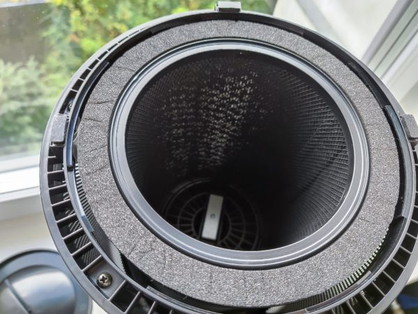 Der Filter des Breeva A3 kann von unten entnommen werden, wenn das Gehäuse geöffnet wurde.