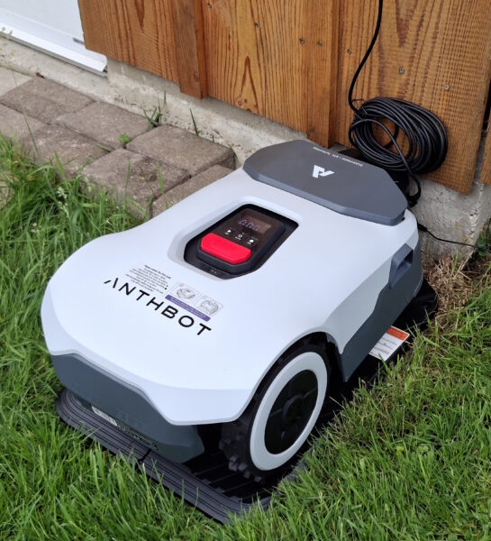Anthbot Genie 800 - Angedockt